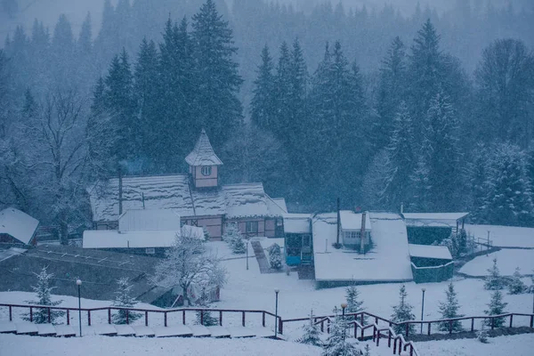 高山冬季度假胜地静谧美丽的景色新鲜的空气 — 图库照片