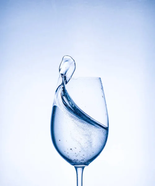 Vatten Ett Glas Form Ett Glas Stänk Vatten Vacker Stänk — Stockfoto