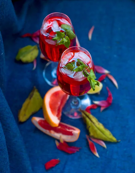 Aperol Cocktail Massor Frukt Massor Champagne Bra Smak Och Vacker — Stockfoto