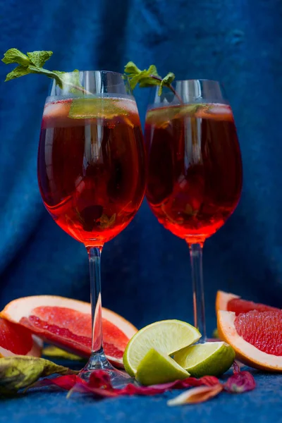 Aperol Cocktail Massor Frukt Massor Champagne Bra Smak Och Vacker — Stockfoto