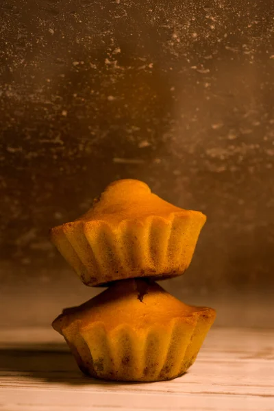 Köstliche Leichte Cupcakes Zuckerfrei Nahaufnahme Und Auf Dunklem Hintergrund — Stockfoto