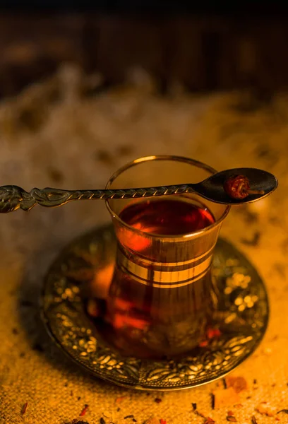 Chá Turco Com Especiarias Orientais Uma Colher Luz Quente Casa — Fotografia de Stock