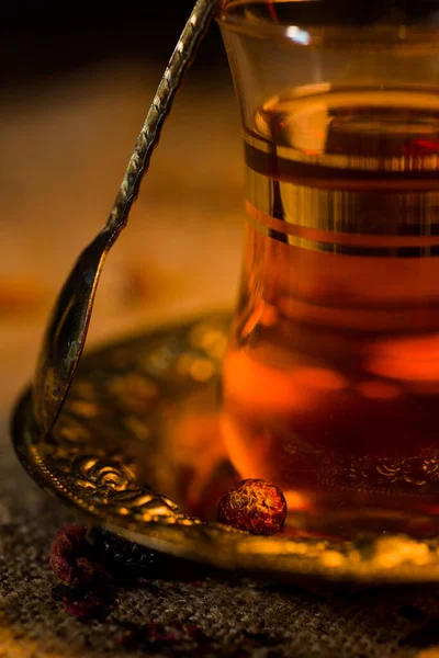 Türkischer Tee Mit Orientalischen Gewürzen Warmem Licht — Stockfoto