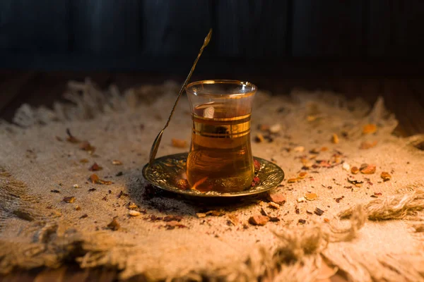 土耳其茶 带有东方风味 家庭采暖光 — 图库照片