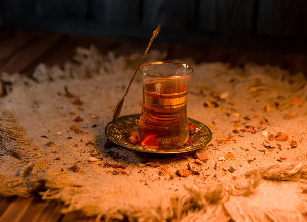 Турецький Чай Східними Спеціями Теплому Домашньому Світлі — стокове фото