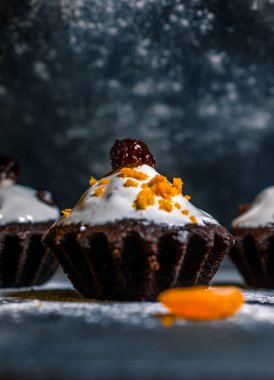 Mandalina ve çikolata parçalı çikolatalı kek