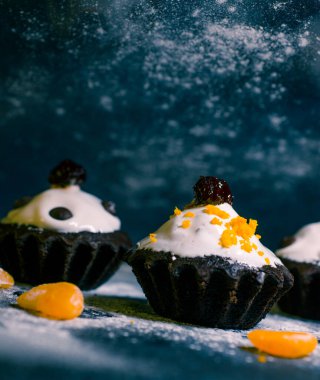 Mandalina ve çikolata parçalı çikolatalı kek