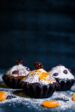 Mandalina ve çikolata parçalı çikolatalı kek