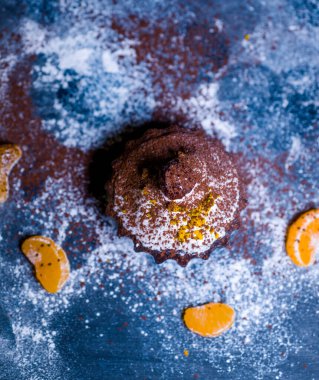 Mandalina ve çikolata parçalı çikolatalı kek