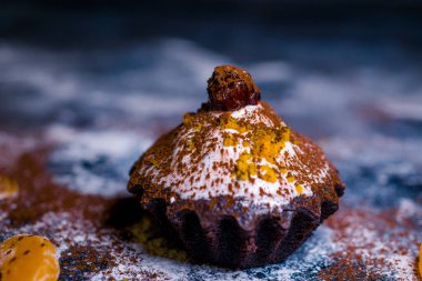 Mandalina ve çikolata parçalı çikolatalı kek