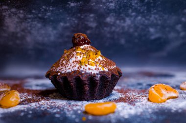 Mandalina ve çikolata parçalı çikolatalı kek