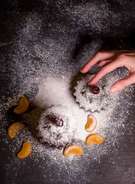 Mandalina ve çikolata parçalı çikolatalı kek