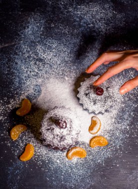 Mandalina ve çikolata parçalı çikolatalı kek