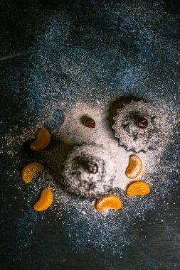 Mandalina ve çikolata parçalı çikolatalı kek