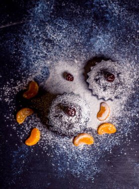 Mandalina ve çikolata parçalı çikolatalı kek