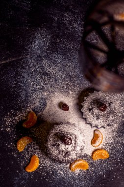 Mandalina ve çikolata parçalı çikolatalı kek