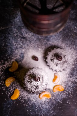 Mandalina ve çikolata parçalı çikolatalı kek