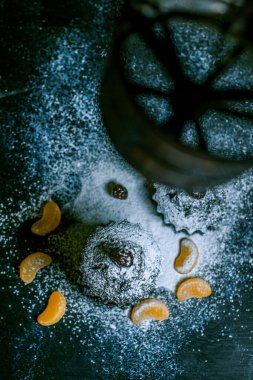 Mandalina ve çikolata parçalı çikolatalı kek