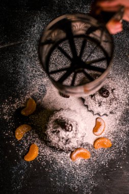 Mandalina ve çikolata parçalı çikolatalı kek