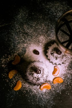 Mandalina ve çikolata parçalı çikolatalı kek