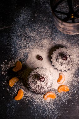 Mandalina ve çikolata parçalı çikolatalı kek