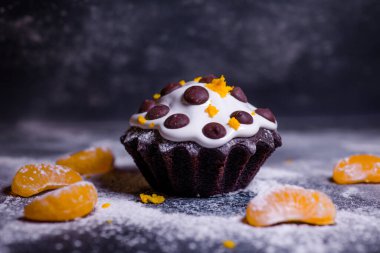 Çikolatalı ve mandalinalı nefis bir jöleli mini kek çikolatası.