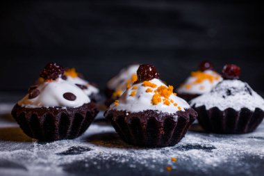 Çikolatalı ve mandalinalı nefis bir jöleli mini kek çikolatası.