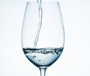 Bir bardaktaki su çok güzel, temiz ve enerjik bir su.