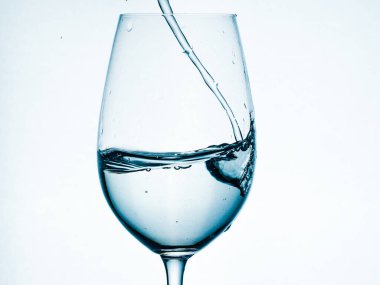 Bir bardaktaki su çok güzel, temiz ve enerjik bir su.