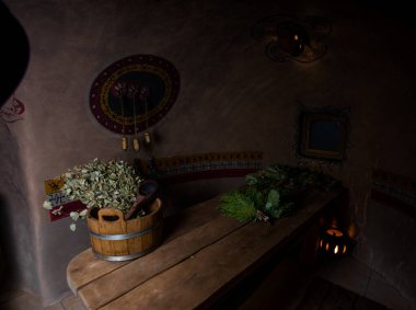 Mühürlerle yapılan hamam taş, kil ve ahşaptan çok güzeldir.