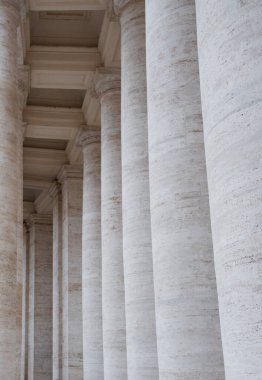 Vatikan ve Roma topraklarındaki antik Roma sütunları