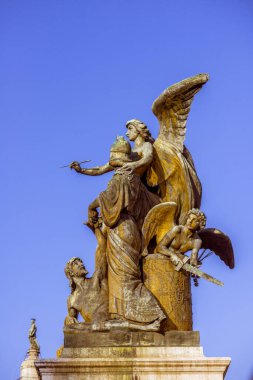 Mimari bir aslan heykeli, kurt, fil ve kuş heykeli, antik Roma hükümdarları,