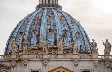 Kubbenin çatısı eski şehrin eski yuvarlak çatısıdır.