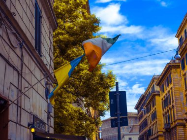 Roma 'nın antik şehrinde güzel İtalyan evleri güzel renkler ve yapılar