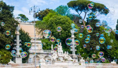 Roma 'da bir sürü küçük ve büyük kabarcık var.