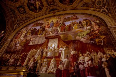 Vatikan müzesinde çok güzel tarihi eserler sergileniyor.