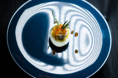 Kırmızı havyarlı yumurta en iyi yemek fast food fast food paskalya yemeği