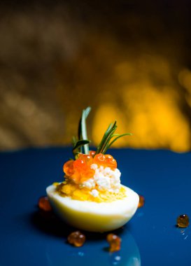 Kırmızı havyarlı yumurta en iyi yemek fast food fast food paskalya yemeği