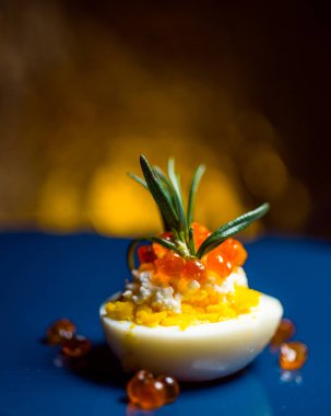 Kırmızı havyarlı yumurta en iyi yemek fast food fast food paskalya yemeği