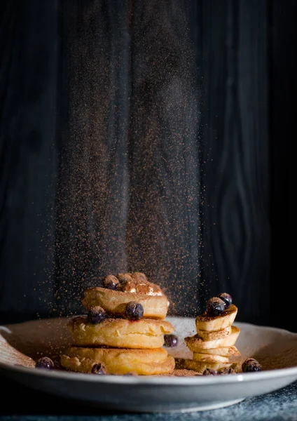 Panqueques Pequeños Espolvoreados Con Azúcar Polvo Panqueques Cacao Con Queso — Foto de Stock