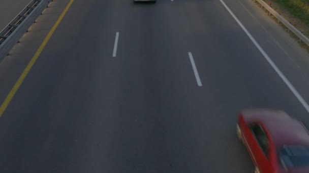 Netříděné: Dálnice silnice / dálnice doprava / osobní automobily — Stock video