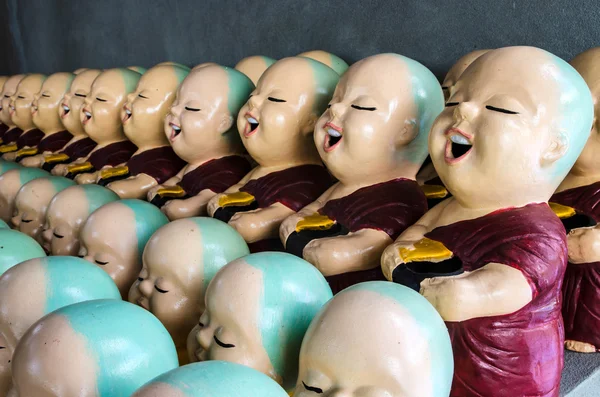 küçük Budist keşiş bebek