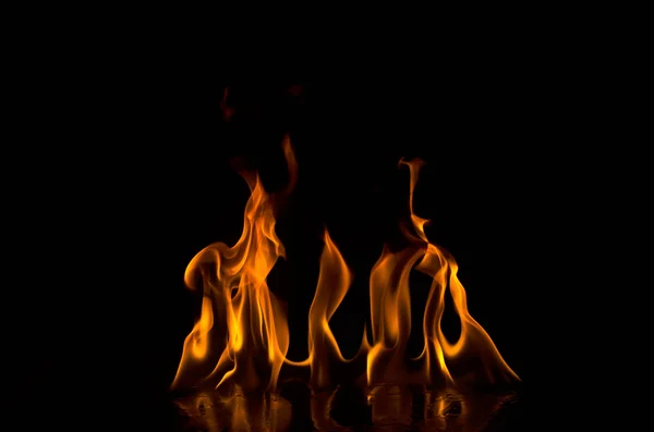 Tűz lángok egy fekete háttér — Stock Fotó