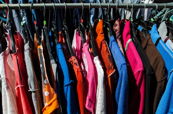 Güneşte kurumaya yıkama hattı