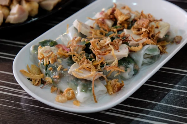 Goi Cuon - Vietnamese fresh summer rolls filled with prawns — Stock Photo, Image
