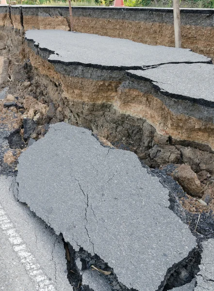 Road cracked — Stock Photo, Image