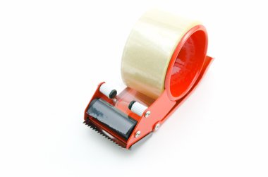 Ambalaj bant dağıtıcı ve beyaz arka plan üzerinde yapışkan bant