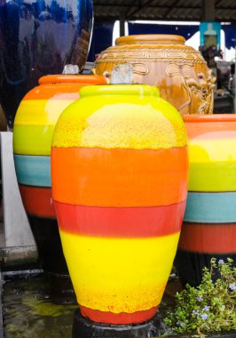 Renkli kavanoz çeşme için Bahçe süslemeleri