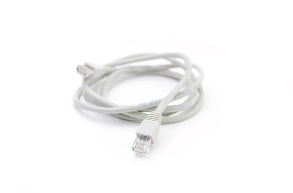 Cierre de cable de red y enchufes sobre fondo blanco —  Fotos de Stock