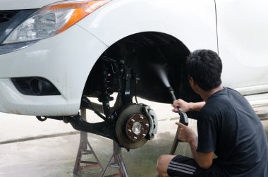 Su jeti ile pick-up süspansiyon yıkama